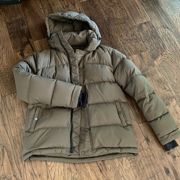 TNA Jackets & Blazers - TNA super puff size xxs.